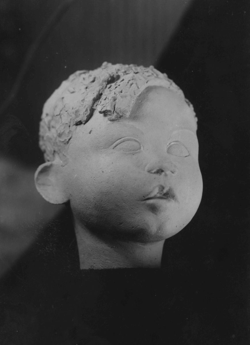 Escultura de Jaume Sans elaborada a l'Escola d'Arts i Oficis (c.1932)