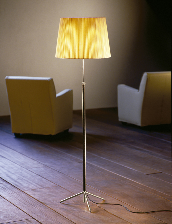 Llum dissenyat per Jaume Sans i comercialitzat per Santa and Cole