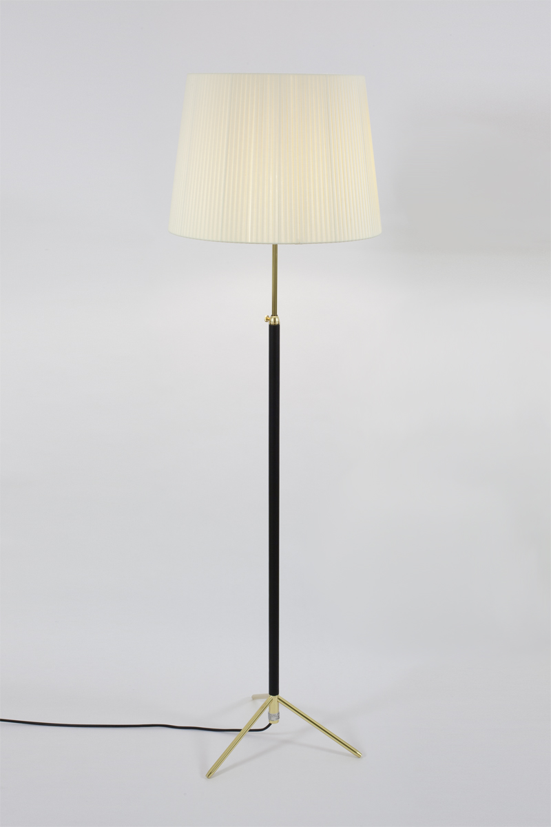 Llum de peu realitzat per a la marca Santa & Cole